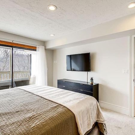 Lux Retro Getaway W/ Ober & Smoky Mtn Views! Vila Gatlinburg Exterior foto