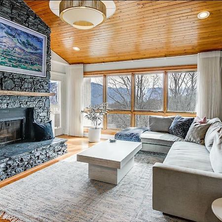 Lux Retro Getaway W/ Ober & Smoky Mtn Views! Vila Gatlinburg Exterior foto