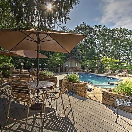 Lux Retro Getaway W/ Ober & Smoky Mtn Views! Vila Gatlinburg Exterior foto