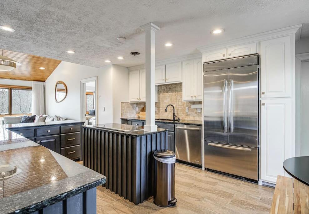 Lux Retro Getaway W/ Ober & Smoky Mtn Views! Vila Gatlinburg Exterior foto