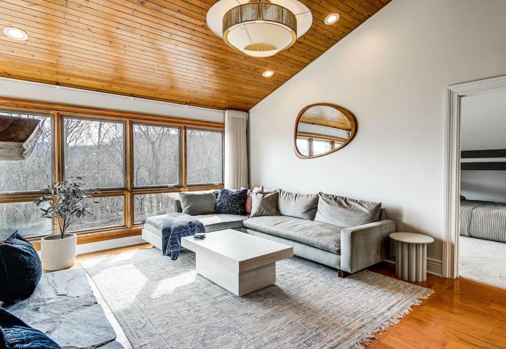 Lux Retro Getaway W/ Ober & Smoky Mtn Views! Vila Gatlinburg Exterior foto