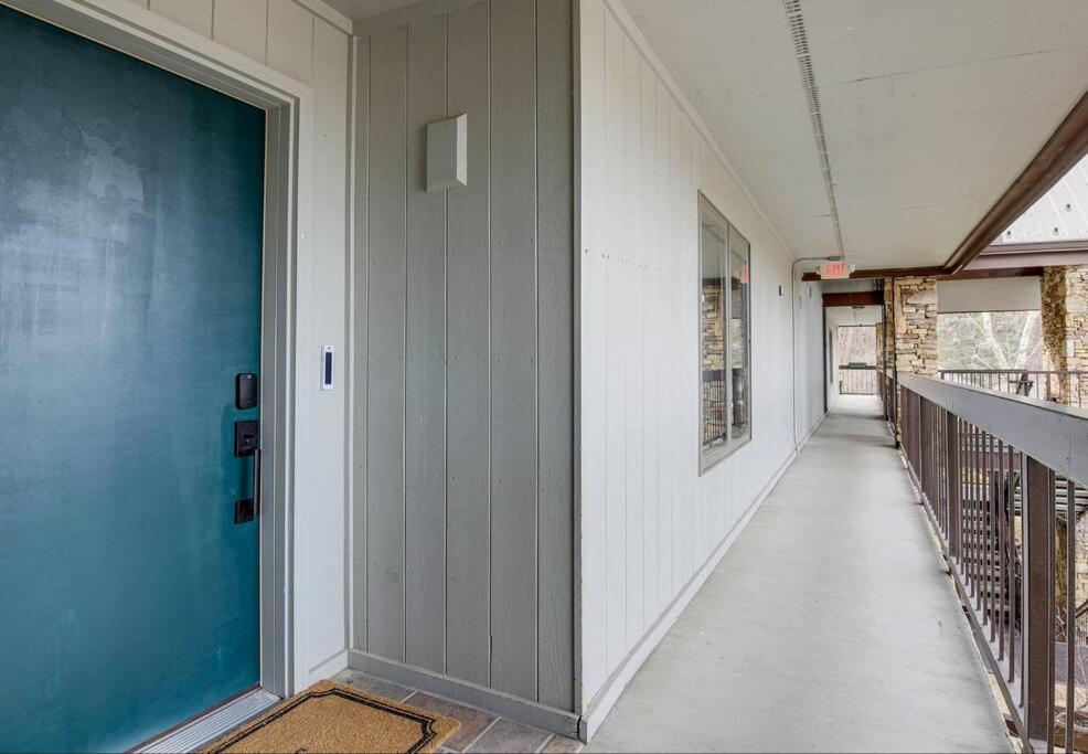 Lux Retro Getaway W/ Ober & Smoky Mtn Views! Vila Gatlinburg Exterior foto